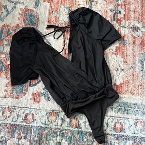 Vici Collection Puff Sleeve Bodysuit (NWOT)